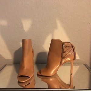 Vince Camuto Kimina – Corset-Detailed Bootie